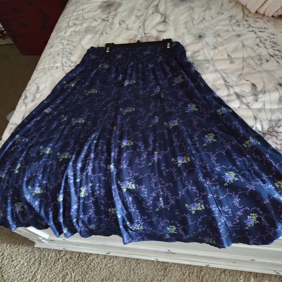 April Cornell Skirt Set - Picture 12 of 12